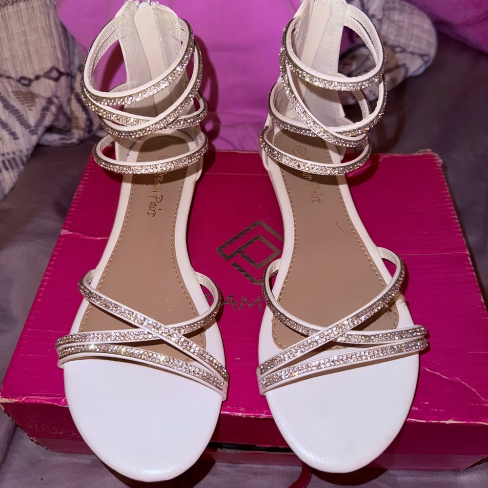🤍NWT~GORGEOUS Sparkling Strappy Sandals